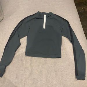 Lululemon crop rash guard